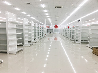 kệ si&ecirc;u thị m&agrave;u trắng l&agrave; m&agrave;u ti&ecirc;u chuẩn của kệ si&ecirc;u thị v&agrave; được d&ugrave;ng nhiều nhất.